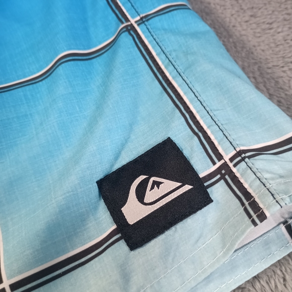 Quicksilver Shorts 32w - Picture 2 of 8